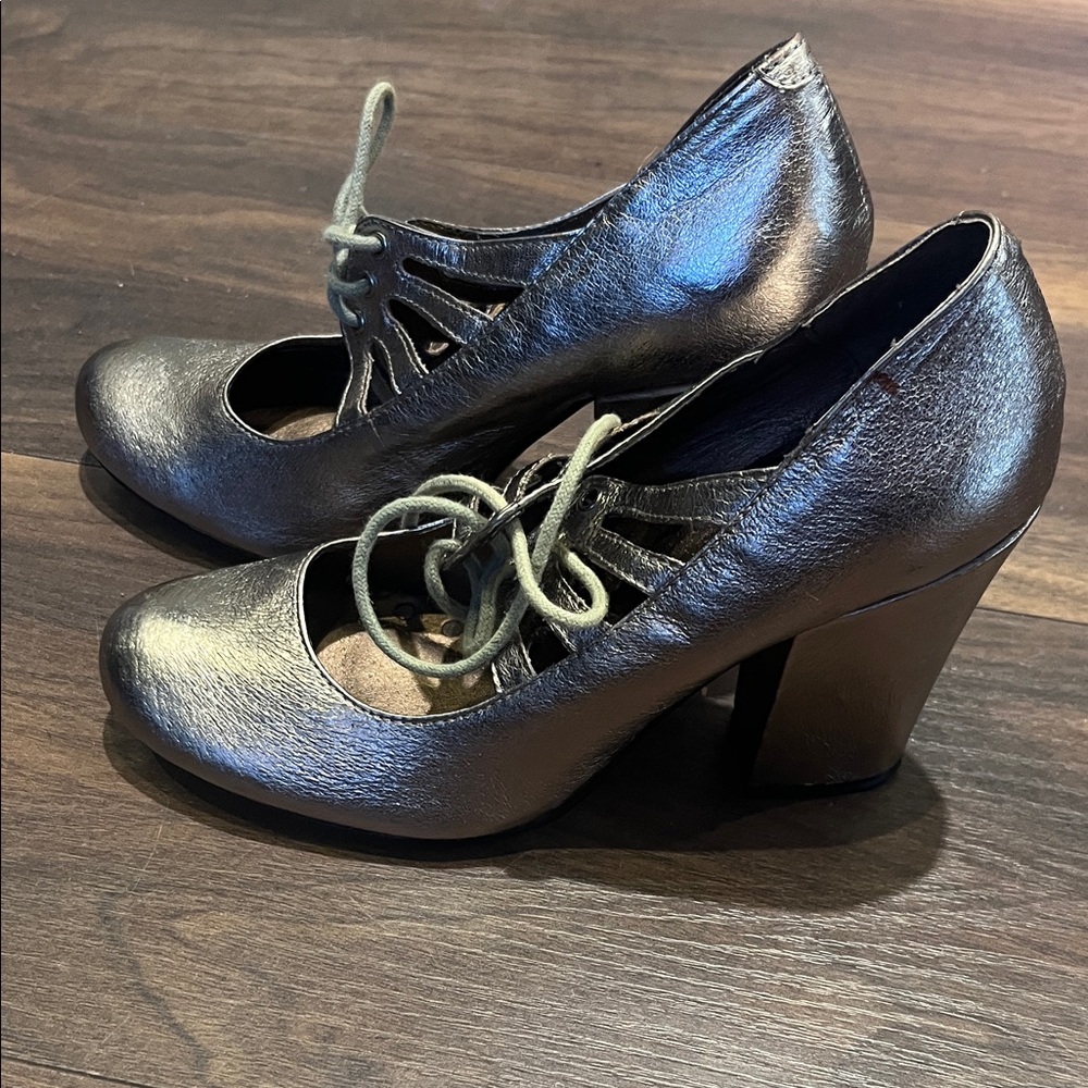 Seychelles Elegant Metallic Heels